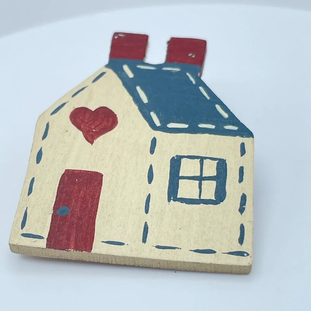 Vintage 90s Hand Painted Wooden House Brooch‎ Pin Art Women's Classic Jewelry